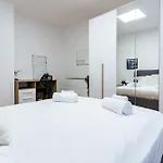 公寓 Spacious 4-bed 2-bath, 3 Min Walk To M1 Bande Nere