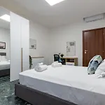 Spacious 4-bed 2-bath, 3 Min Walk To M1 Bande Nere *