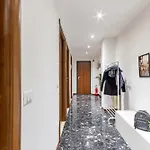 Spacious 4-bed 2-bath, 3 Min Walk To M1 Bande Nere 公寓 *