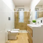 Spacious 4-bed 2-bath, 3 Min Walk To M1 Bande Nere 米兰