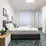 Spacious 4-bed 2-bath, 3 Min Walk To M1 Bande Nere 公寓 *