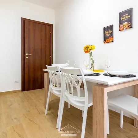 Apartment New 4-bed 2-bath Near Duomo And San Siro Milan