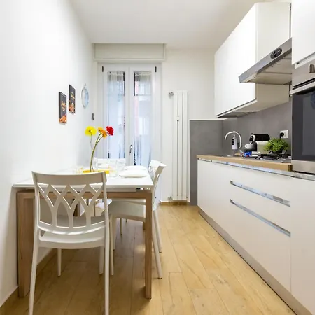 公寓 Spacious 4-bed 2-bath, 3 Min Walk To M1 Bande Nere 米兰