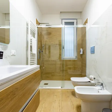 Spacious 4-bed 2-bath, 3 Min Walk To M1 Bande Nere 公寓 米兰