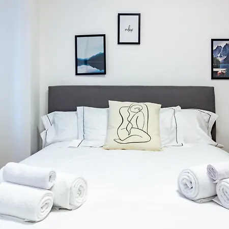 아파트 Spacious 4-bed 2-bath, 3 Min Walk To M1 Bande Nere 밀라노