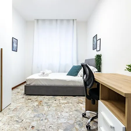 아파트 Spacious 4-bed 2-bath, 3 Min Walk To M1 Bande Nere *