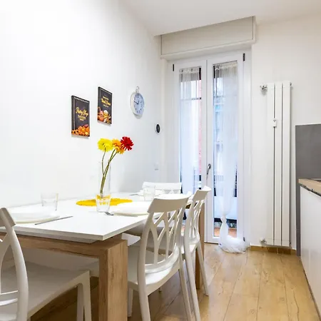 아파트 Spacious 4-bed 2-bath, 3 Min Walk To M1 Bande Nere