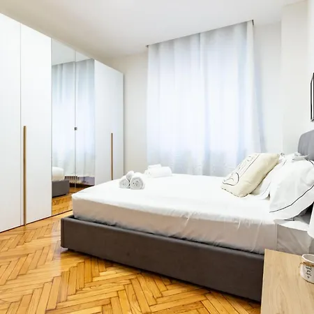 Spacious 4-bed 2-bath, 3 Min Walk To M1 Bande Nere 밀라노
