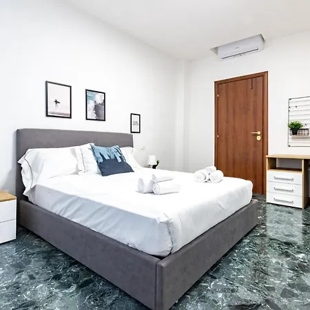 Spacious 4-bed 2-bath, 3 Min Walk To M1 Bande Nere 아파트 밀라노