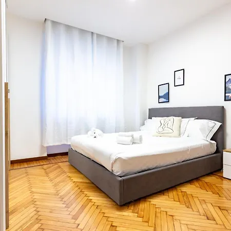 아파트 Spacious 4-bed 2-bath, 3 Min Walk To M1 Bande Nere *